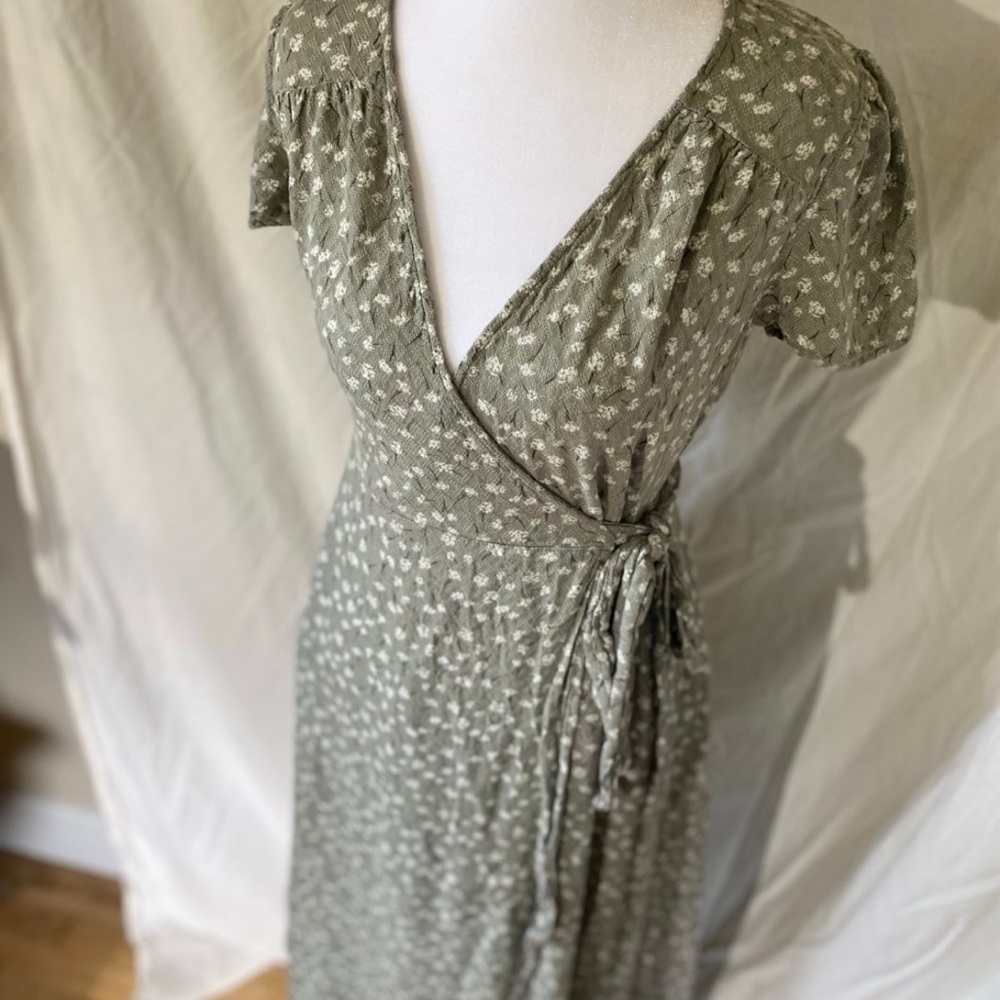 Universal Thread Olive Floral Midi Dress